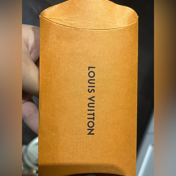 Lv women’s runners - Picture 2 of 13